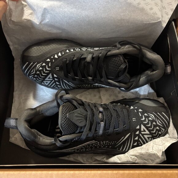 Anta Kai 1 Team in Black/Gray